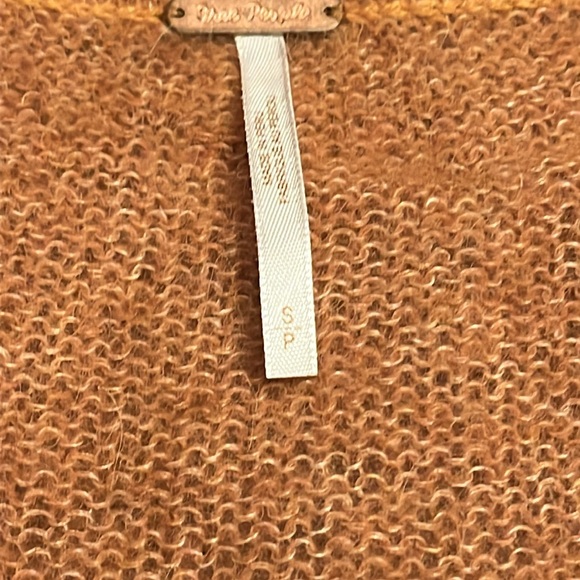 Free People Rust Color Soft Fuzzy Sweater pullover size SMALL - Picture 4 of 8